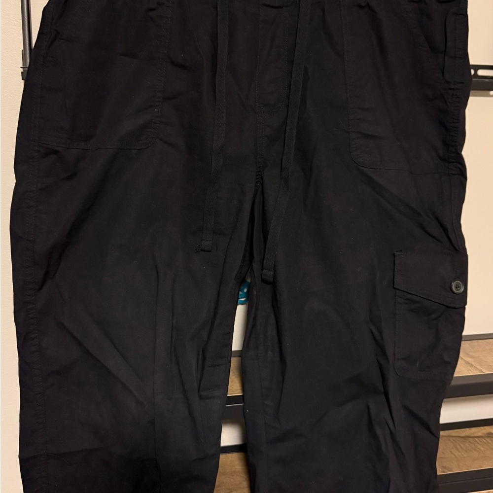 Women’s St John’s Bay Black Capri Cargo Pants XL